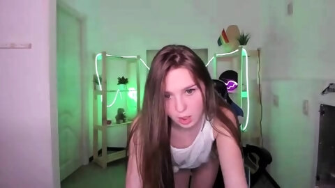 Amateur Webcam Teen Flashes Masturbates