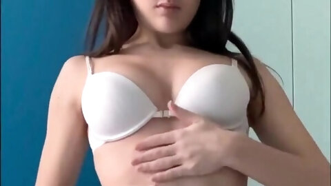 Emily Laurenn teasing with her beautiful tight body [Solo]