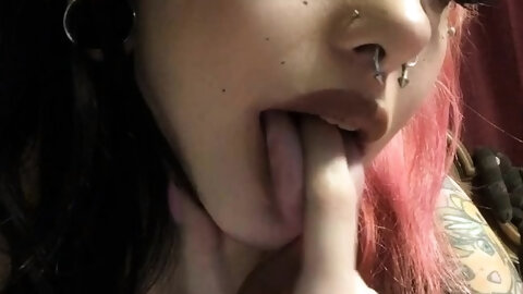 Hot amateur webcam teen masturbates for their fans