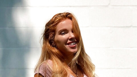 Busty 😳👌