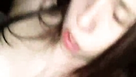 Petite salope adore etre filmee pendant le sexe