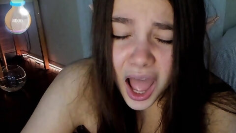 Brunette Solo Webcam Masturbation